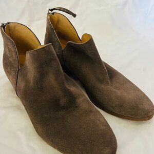 Kenith Cole Reaction suede booties in excellent condition. Size 8